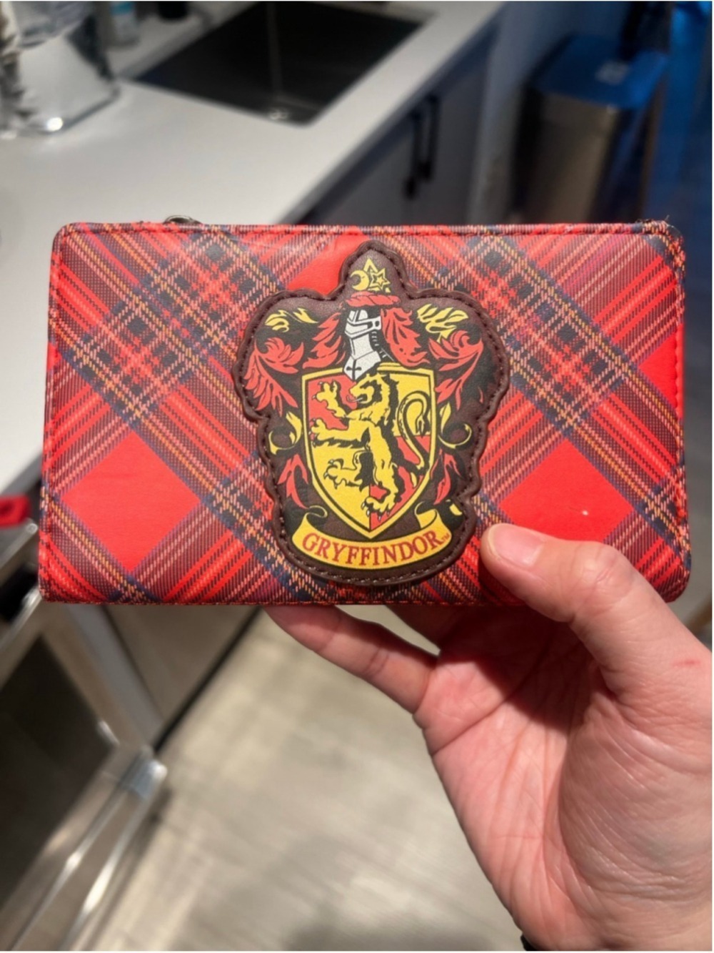 RARE Loungefly Disney Parks Hogwarts
Gryffindor Harry Potter Wallet